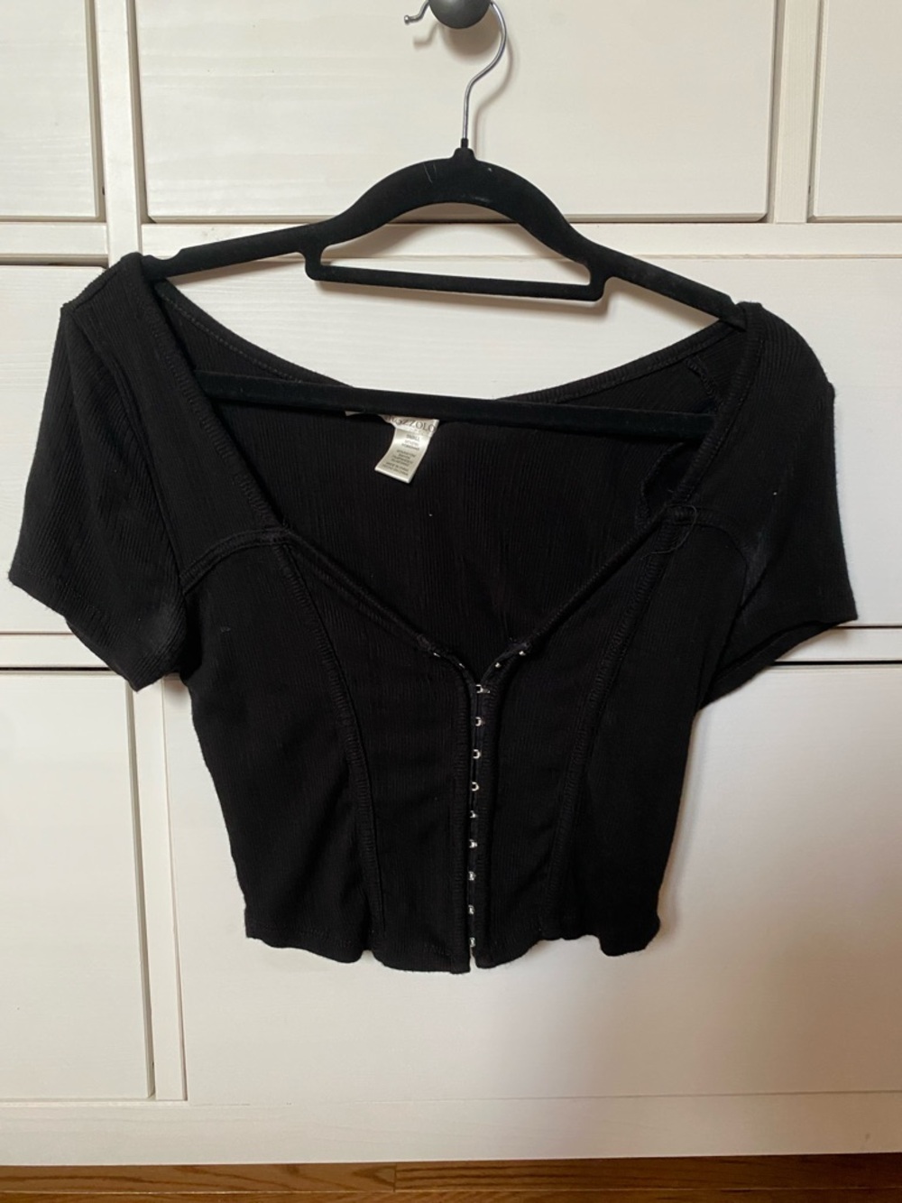 Black Hook-and-Eye Ribbed Cropped Top